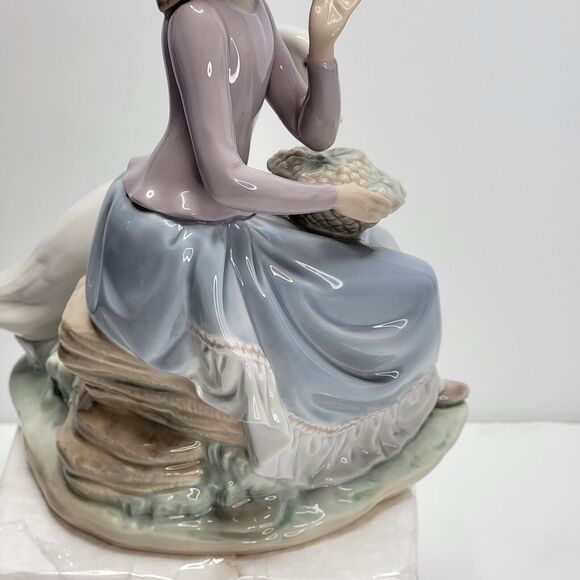 Lladro 5034 Goose Trying to Eat - 1979  Retired Excellent- Girl w/Goose VTG - Picture 10 of 14